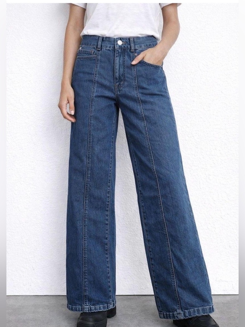 Universal Threads High-Rise Wide Leg Jeans w/ Pintuck Front seam